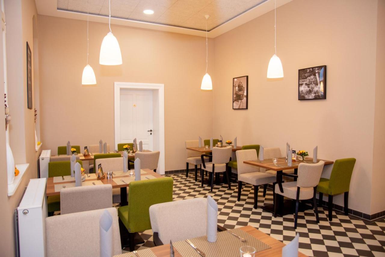 Tessin Lok - Die Pension - Das Restaurant מראה חיצוני תמונה